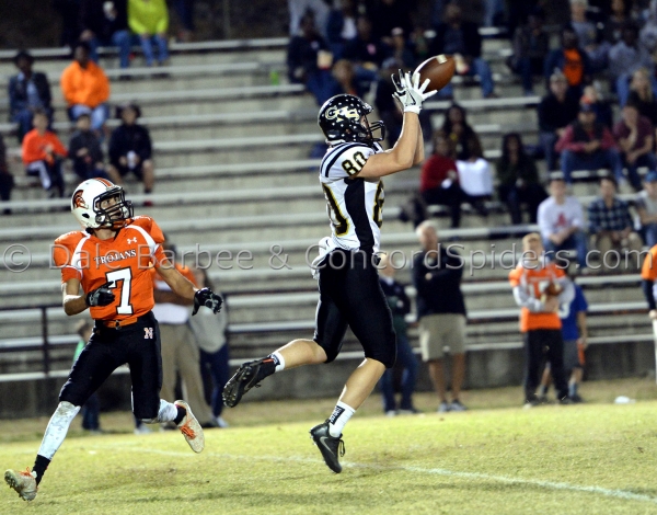 Big plays propel Spiders past Trojans